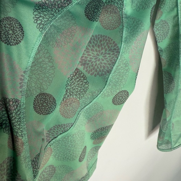 Chase 54 Athletic Green Patterned Women's Top size small - Picture 2 of 8